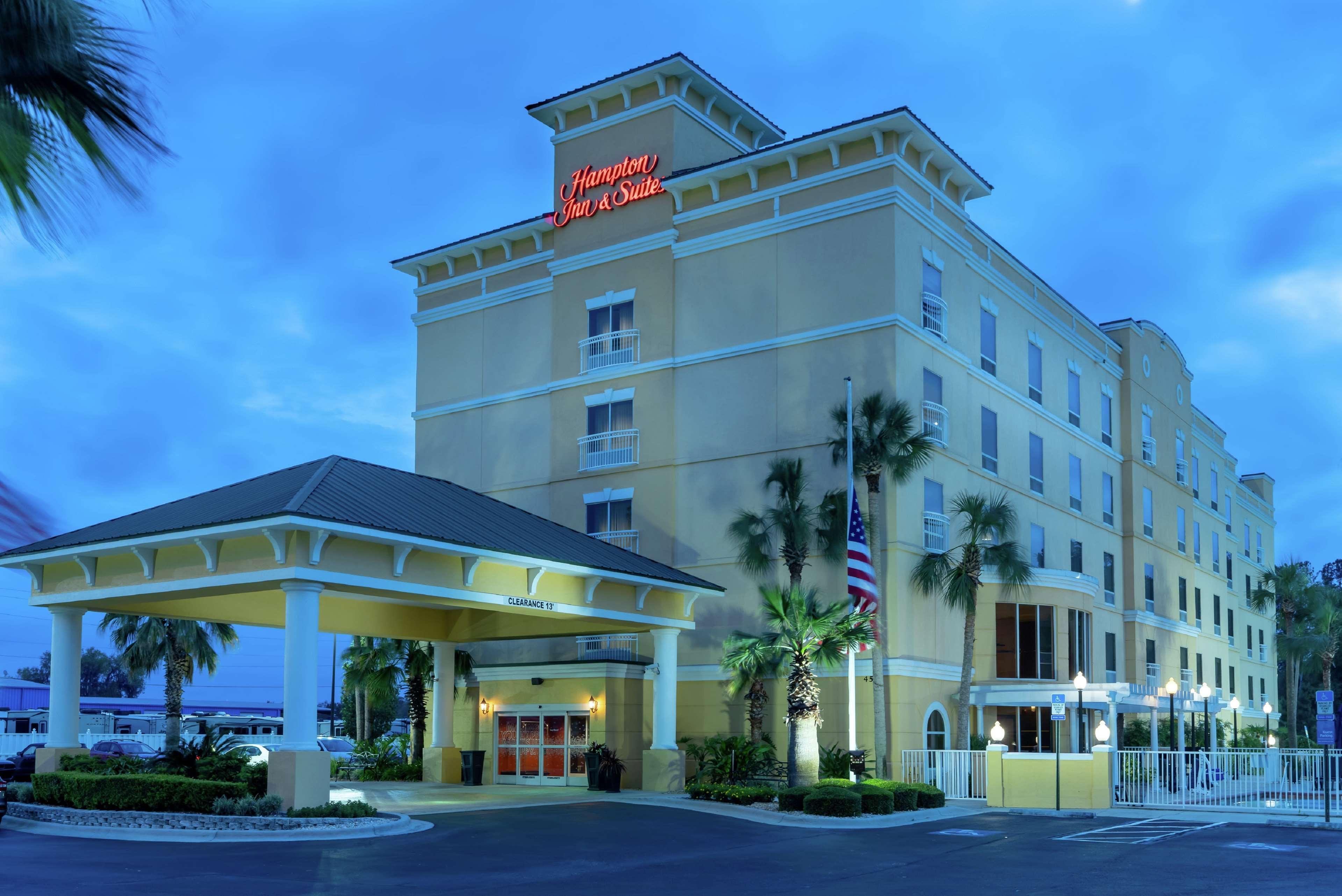 Hampton Inn & Suites Lake City Exterior photo